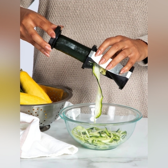Black Spiral Vegetable Slicer Plus Avocado Tool - Picture 4 of 6
